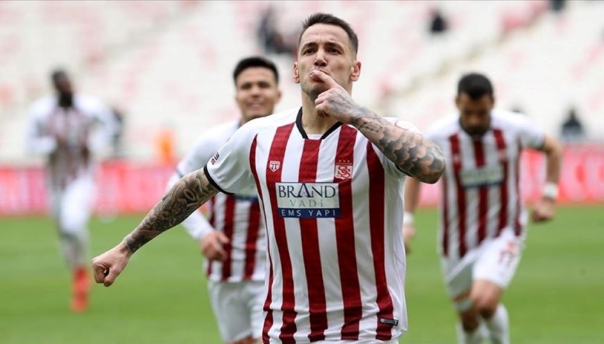 Sivasspor'da kritik maçın kadrosuna Rey Manaj alınmadı